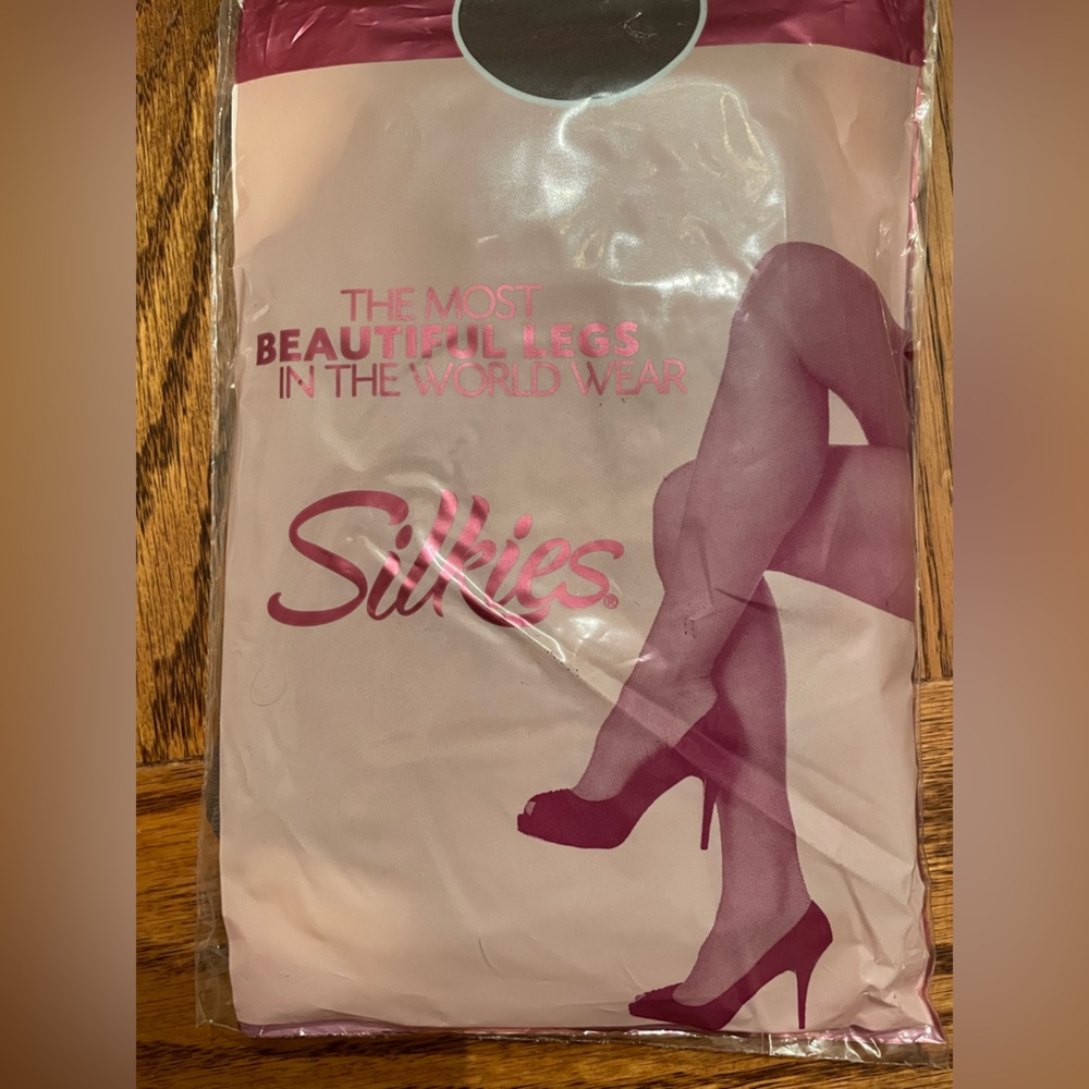 SILKIES ULTRA SHAPELY PERFECTION XTALL TAUPE PANTYHOSE